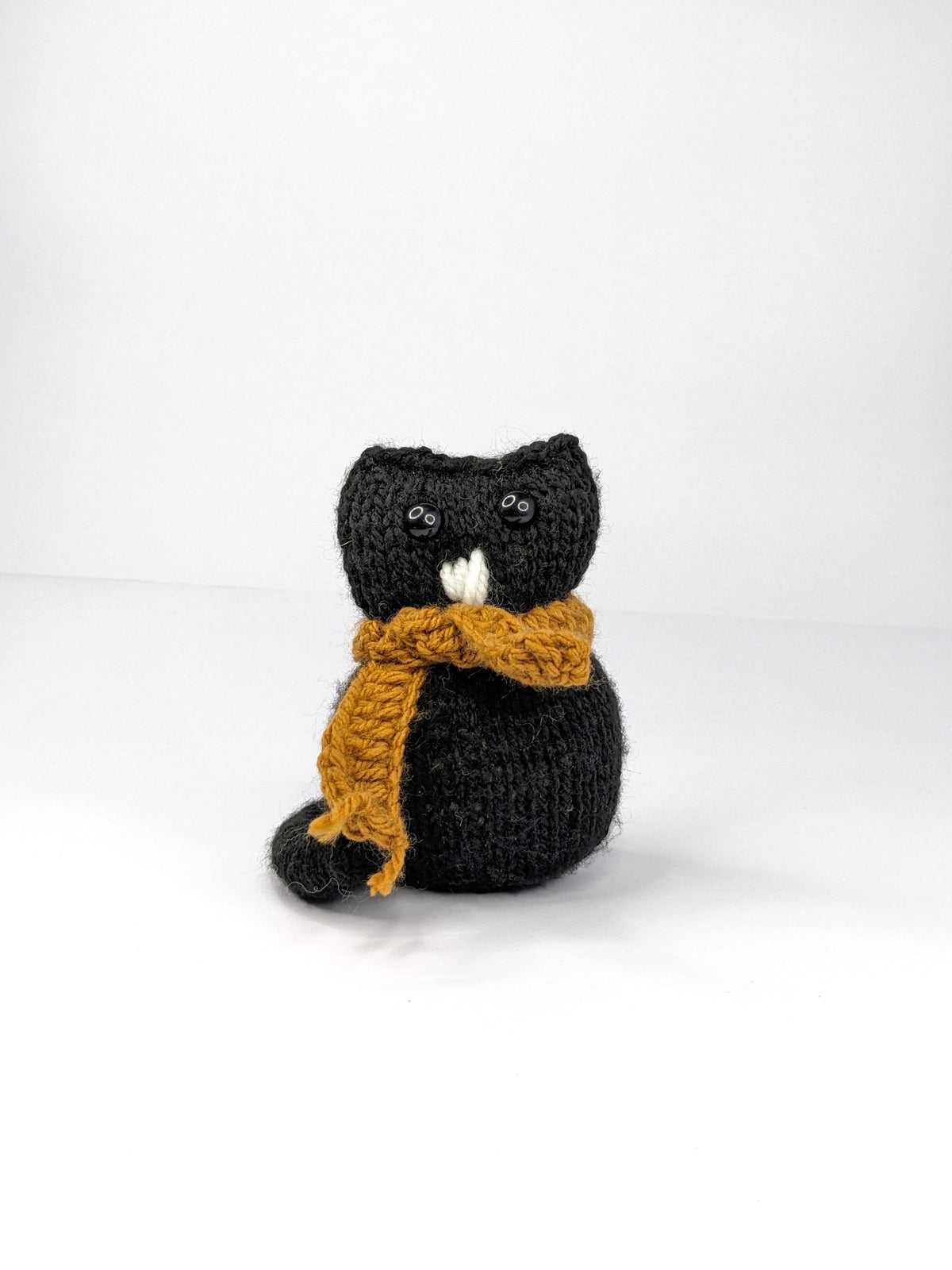 Loaf kitty in black