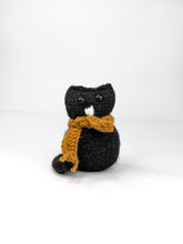 Loaf kitty in black