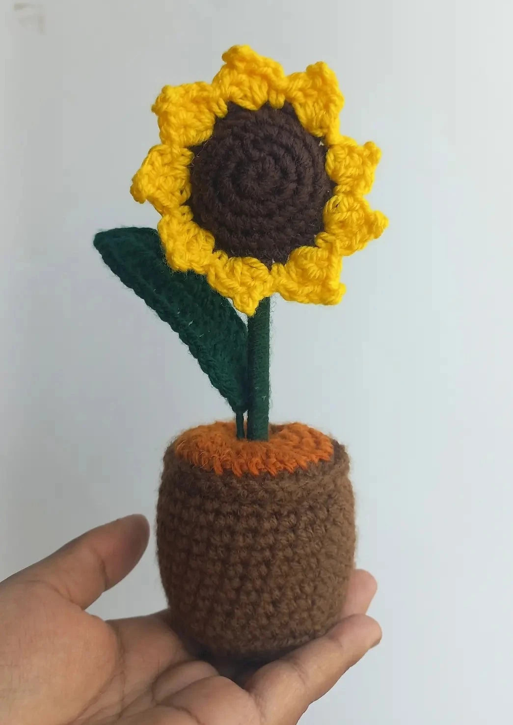 Brown sunflower pot