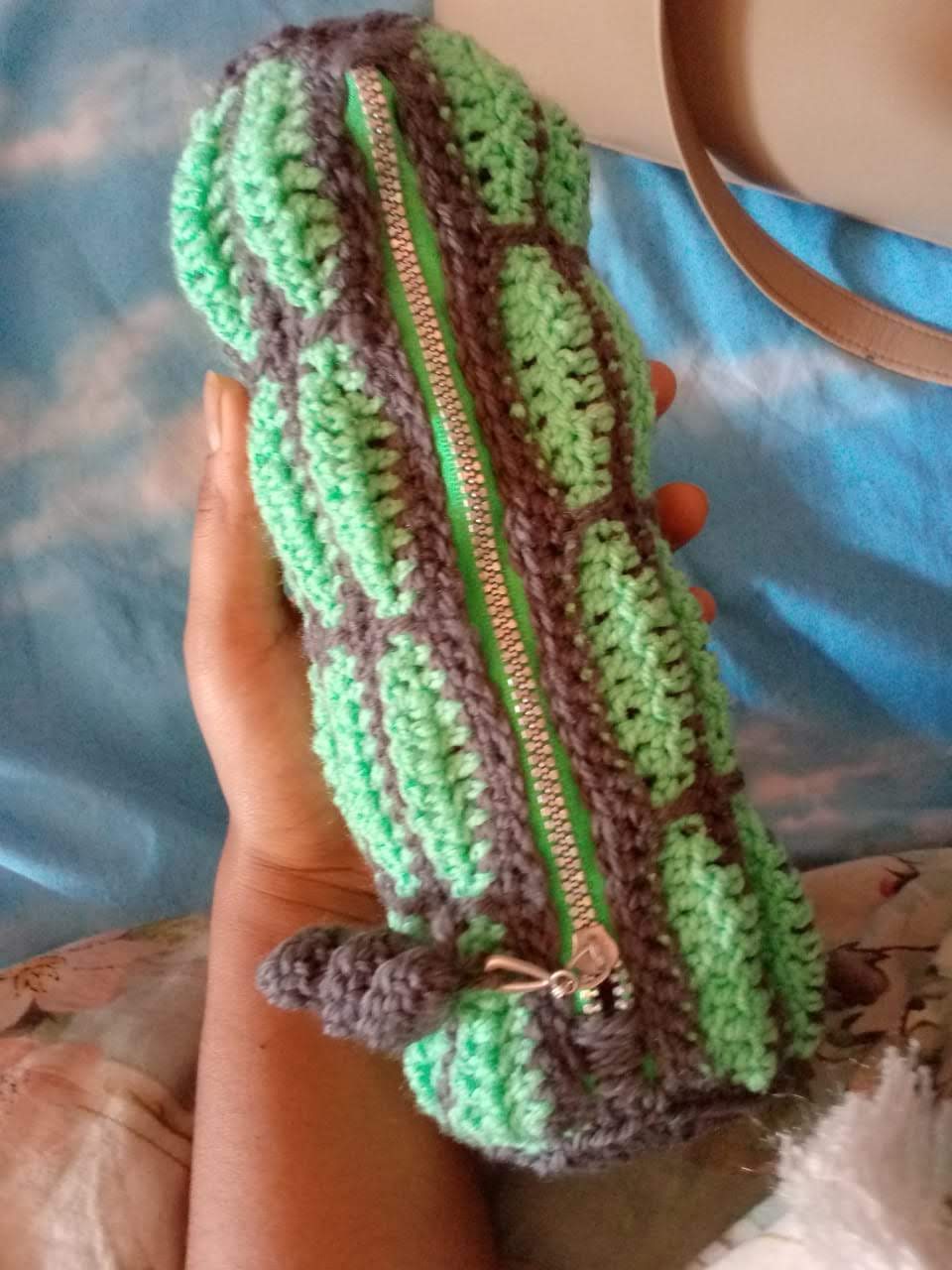 Almond Crochet stationery bag