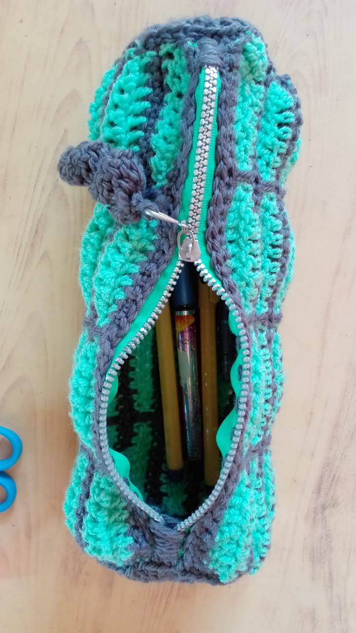 Almond Crochet stationery bag