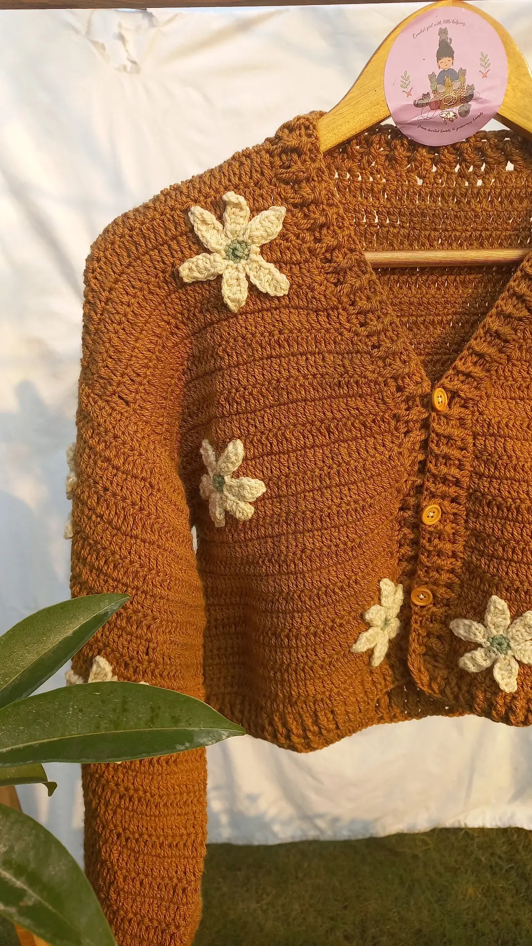 pointed daisy cropped cardigan