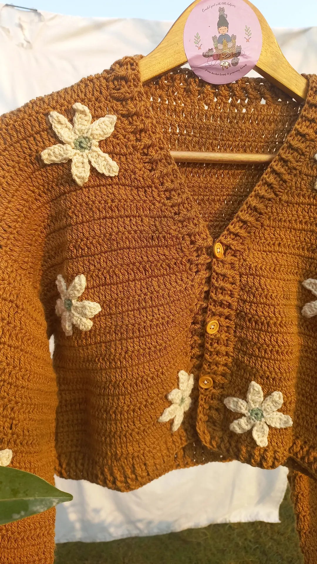 pointed daisy cropped cardigan