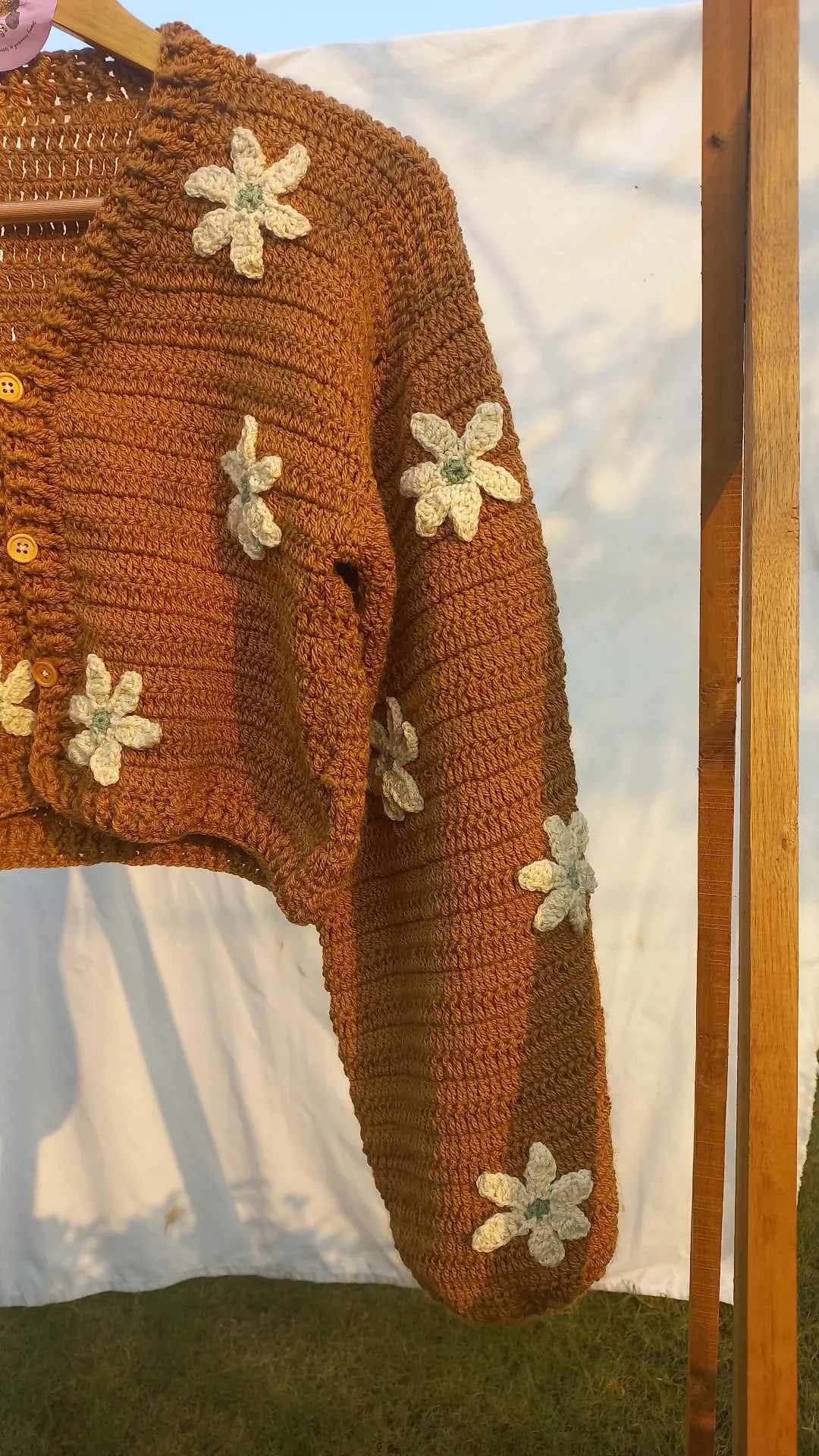 pointed daisy cropped cardigan