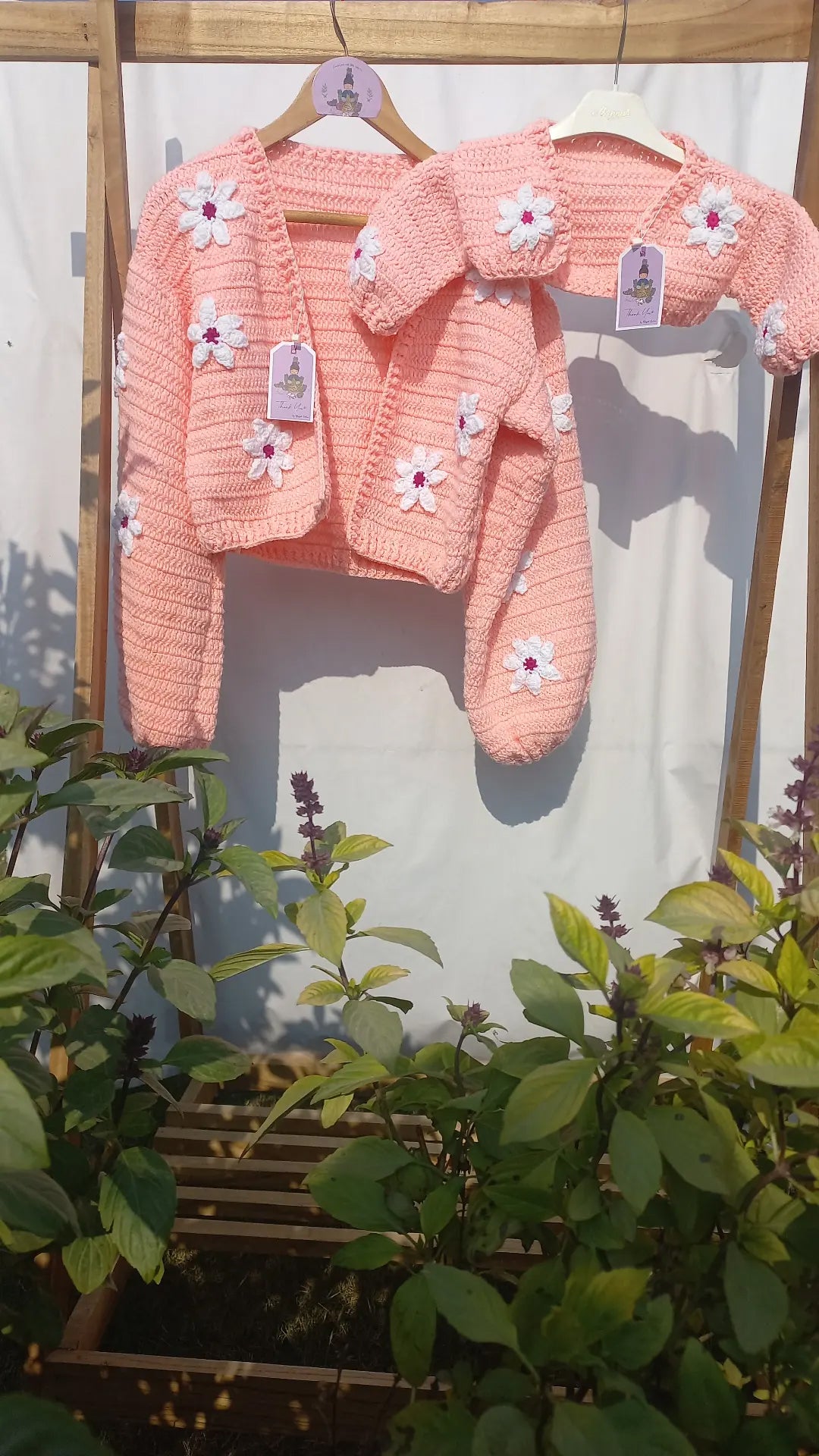 Peach Pointed Daisy Cardigan
