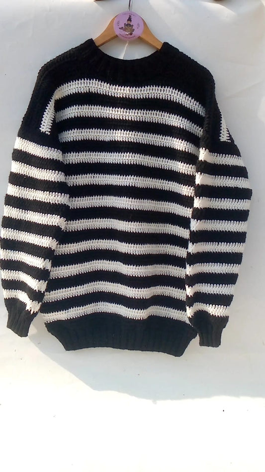 Oversized B&W Pullover