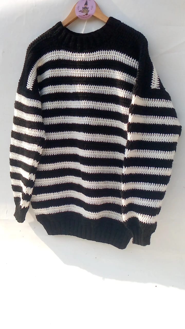Oversized B&W Pullover