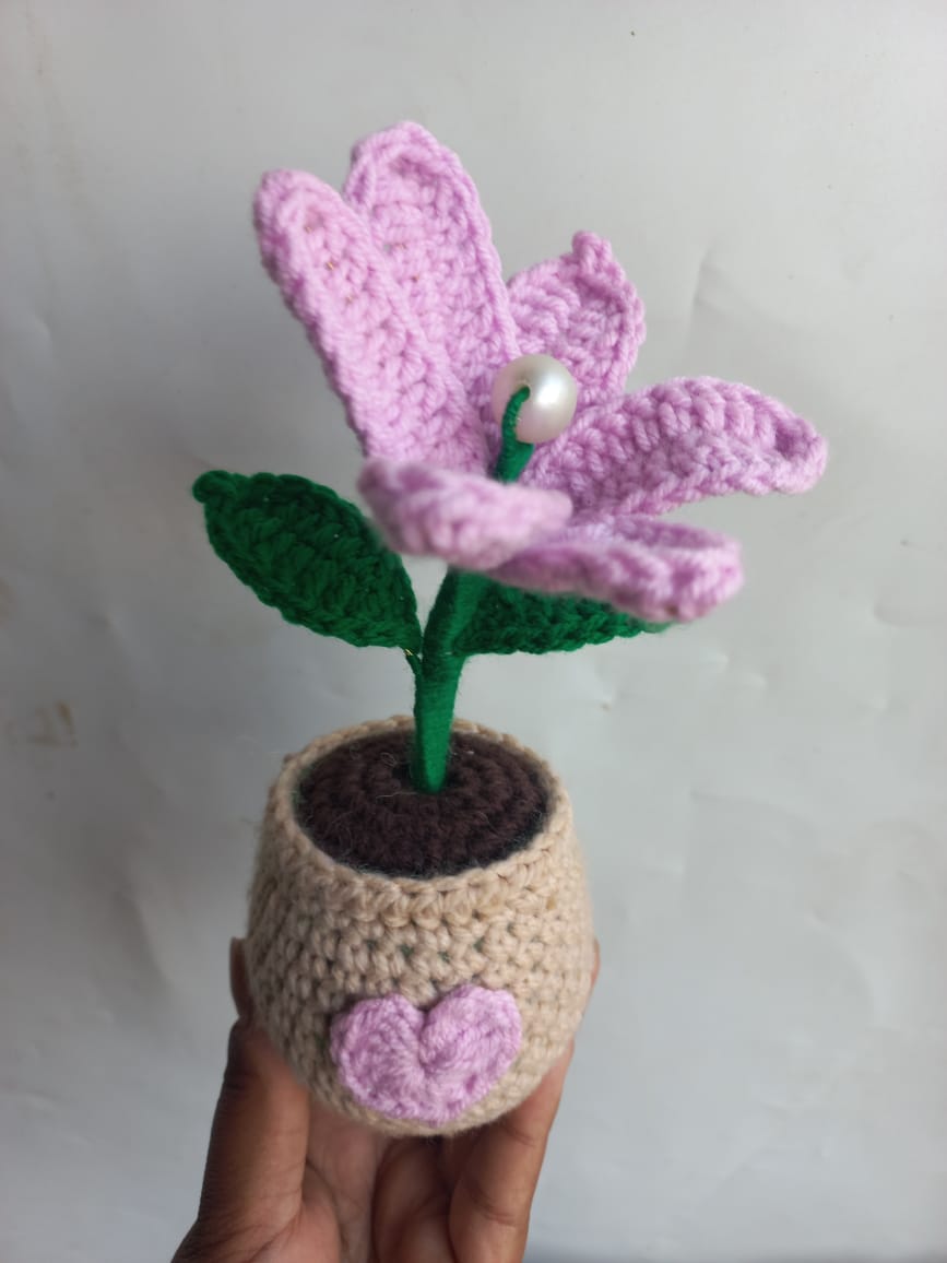 Lilac Water Lilly Pot