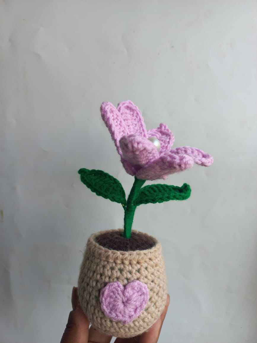 Lilac Water Lilly Pot