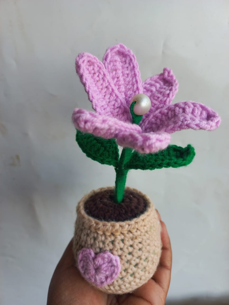 Lilac Water Lilly Pot