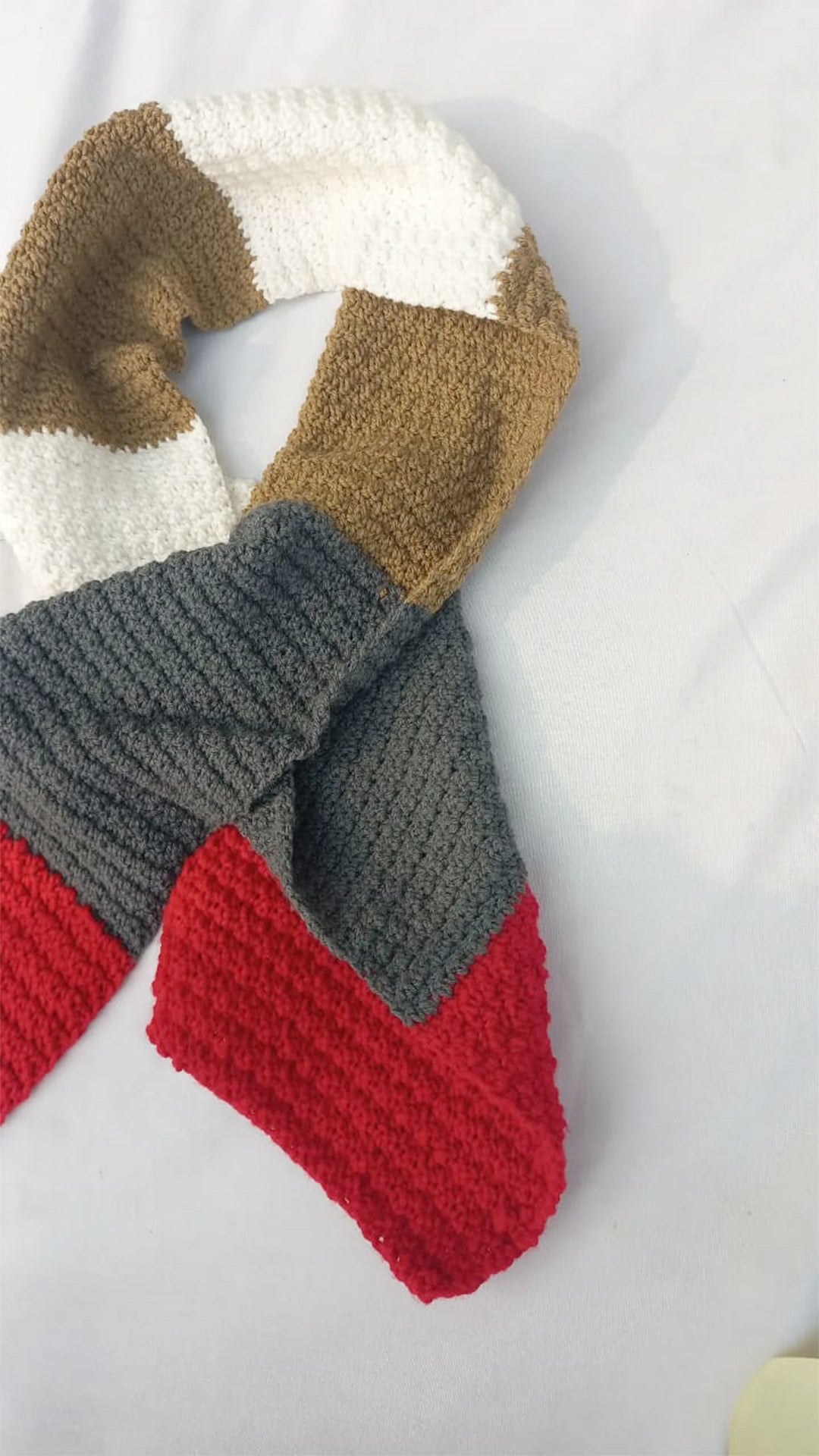 Colour block muffler