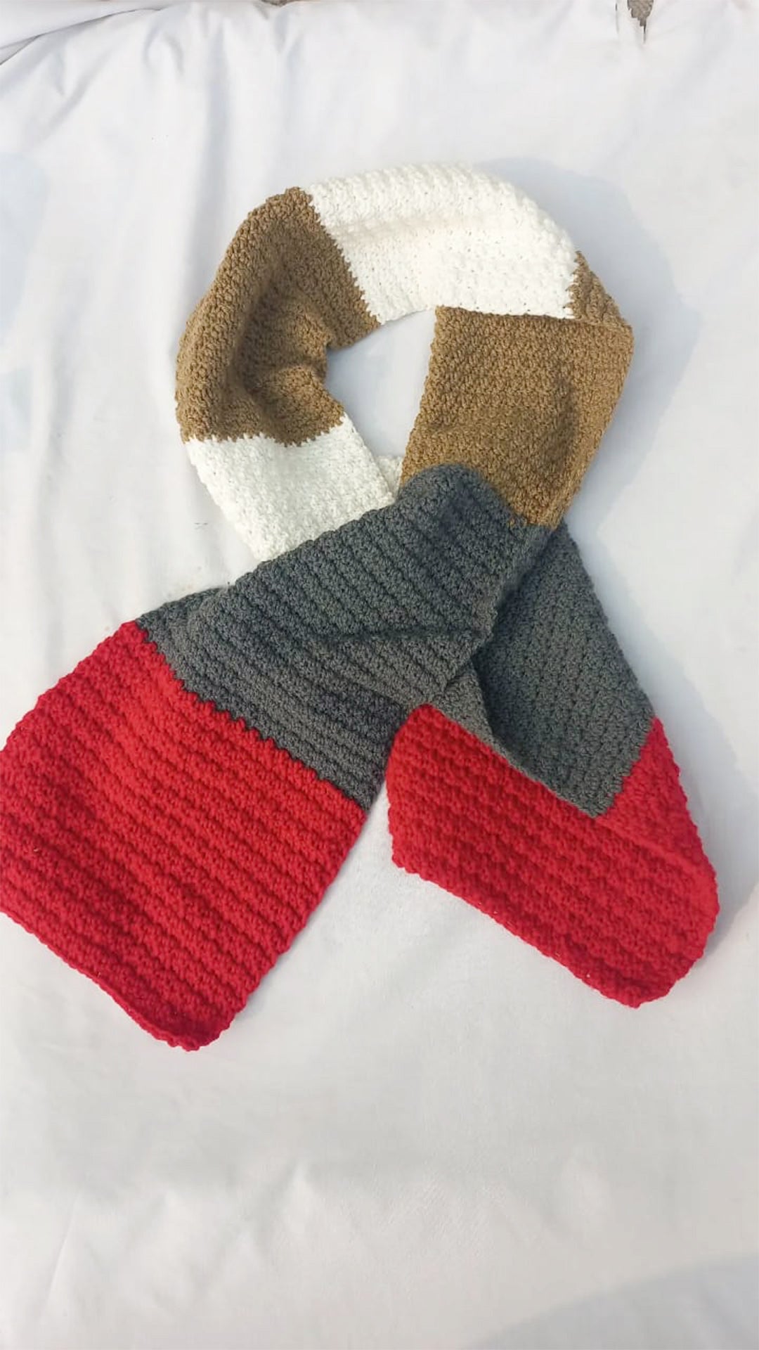 Colour block muffler